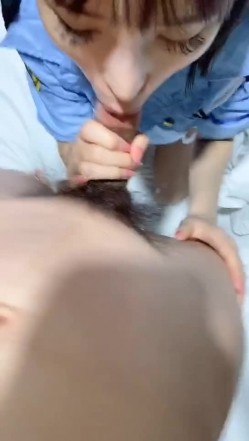 入会粉丝团专属91涵菱，完美露脸性爱自拍，各种制服理想型性爱对象小浪蹄子骚得狠无水印 截图13