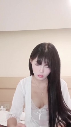 外表清纯乖巧妹妹！细腰黑丝美腿！极品蜜桃美臀，近距离特写，自摸骚穴扣弄，表情很爽嗲嗲 截图1