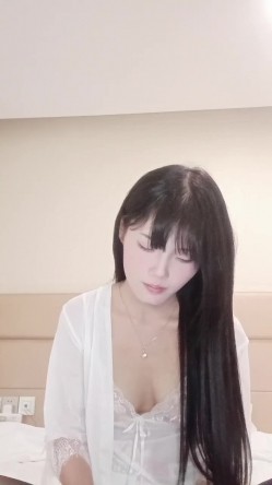 外表清纯乖巧妹妹！细腰黑丝美腿！极品蜜桃美臀，近距离特写，自摸骚穴扣弄，表情很爽嗲嗲 截图2