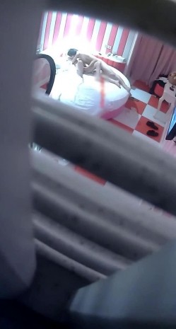 精品酒店新台圆床偷拍领导和身材不错的漂亮女秘书开房激情 截图4
