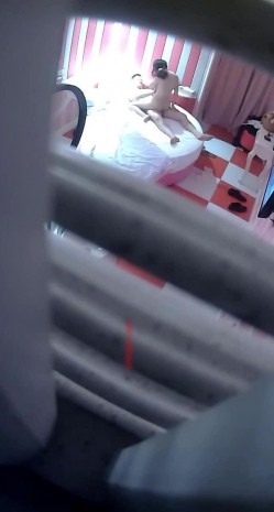 精品酒店新台圆床偷拍领导和身材不错的漂亮女秘书开房激情 截图5