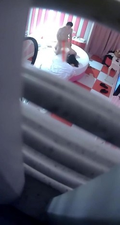 精品酒店新台圆床偷拍领导和身材不错的漂亮女秘书开房激情 截图6
