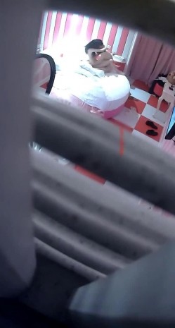 精品酒店新台圆床偷拍领导和身材不错的漂亮女秘书开房激情 截图8