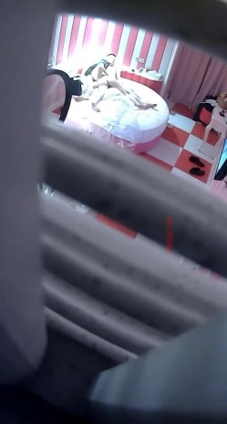 精品酒店新台圆床偷拍领导和身材不错的漂亮女秘书开房激情 截图10