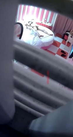 精品酒店新台圆床偷拍领导和身材不错的漂亮女秘书开房激情 截图12