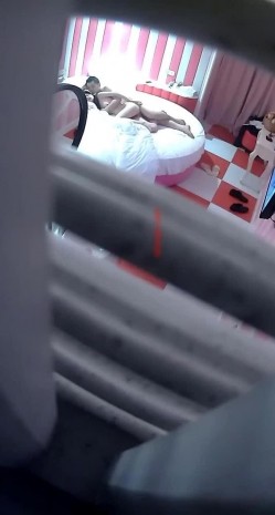 精品酒店新台圆床偷拍领导和身材不错的漂亮女秘书开房激情 截图14