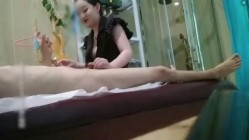 【按摩店迪丽热巴】低胸装巨乳明星脸，多次后有了些许笑容，坚持不了多久就喷出来了 截图1