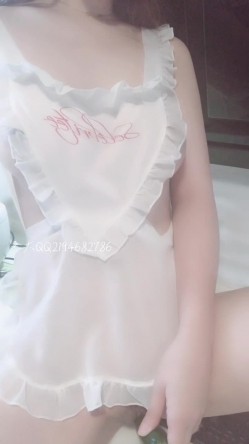 最美推特网红美少女【恶犬】新作-思春厨娘の诱惑 翘挺美乳 黄瓜速插浪穴 高潮喷水之后娇喘不已 高清720P原版无水印 截图13