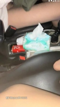 今日凌晨户外啪啪女神『一姐迷人』勾搭调戏司机大爷玩车震 差点被无套 淫语浪叫 爆乳圆挺还是那么骚欠操啊 截图11
