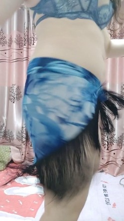 火爆全网极品露脸人妻熟女，肚皮舞老师【柏X彤】绝密私拍，肤白奶大肥臀裸舞啪啪，相当炸裂 截图9