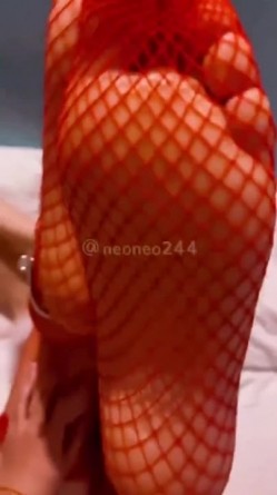 专操性感尤物大神【Neoneo244】众多超极品身材反差尤物 被大神当成鸡巴套子爆操，别人的女神在这只是个母狗 截图5