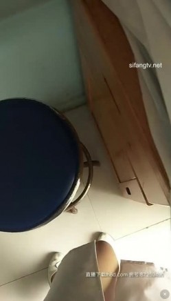 小美女护士心儿 上班间跳蛋插进骚穴，震得淫穴爽爽的 在办公室就开始淫叫，带着跳蛋去看望病人后又回到办公室爽 截图7