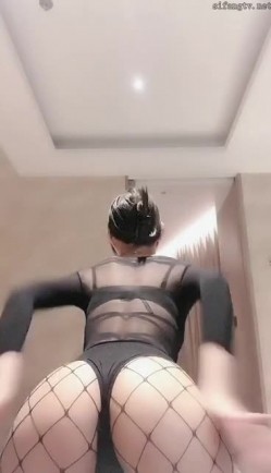 魔鬼极品身材毒药洛幽幽 涂抹精油推拿身体，自慰棒加持阴穴，插得浪叫不停！ 截图4