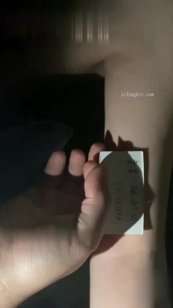 有经济实力真实原创大神坐飞机搭讪00后空姐，下机约出来吃饭酒吧潇洒趁机下催情葯，逼老紧了 截图13