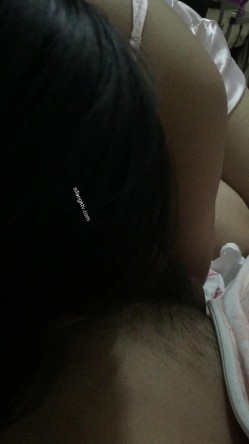 云盘高质露脸泄密，贵州良家少妇【任蕾】婚内出轨，与情人大玩性爱自拍，啪啪道具紫薇吹箫 截图1