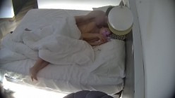 大学城 男人是个色胚 美女一不就抓胸揉逼 用跳蛋和鸡巴轮流调教 美女直接被跳蛋搞到欲仙欲死 截图4