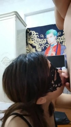 嫂子在深圳情趣装深夜跟大哥激情啪啪，激情口交看着活很棒，主动上位让大哥在床上暴力输出浪叫不止狼友互动 截图9