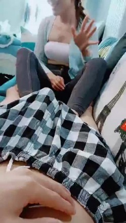 浪荡小骚妇 被老公出轨不少500次 自己也放开了 出来找男人玩 性瘾大 炮友操完还要拿肉棒自慰 截图3