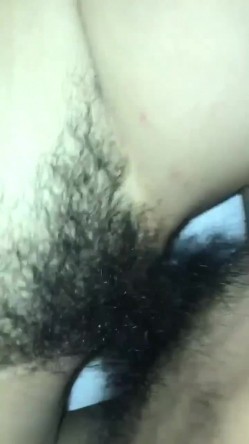 不断高潮叫老公老公老公的小骚妻，很自然的床上操逼发出的叫春声，干的她下面又红又湿润！ 截图9