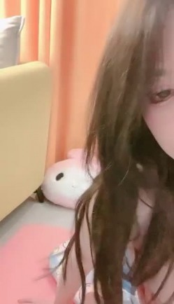 长在男人的审美点上了，【少女椰子】，超仙女神!不看后悔，一身骚~精华抠B揉奶，自慰真是淫荡娇娃 截图14