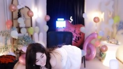万元定制，虎牙线上女神【圣语abby】付费福利，裸舞脸穴同框M腿自慰，给榜一大哥口交 截图1