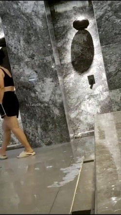 国内某洗浴会所偷拍~极品靓妹更衣沐浴~窥探珍品 截图4
