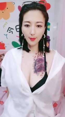 36岁的清风熬阿姨--魅惑浪妇：眼镜一上，秒变荡妇，实属是骚，被叔叔舔的魂儿都飞翘了，两根手指满足你！ 截图1