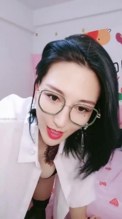 36岁的清风熬阿姨--魅惑浪妇：眼镜一上，秒变荡妇，实属是骚，被叔叔舔的魂儿都飞翘了，两根手指满足你！ 截图10