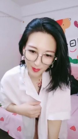 36岁的清风熬阿姨--魅惑浪妇：眼镜一上，秒变荡妇，实属是骚，被叔叔舔的魂儿都飞翘了，两根手指满足你！ 截图11