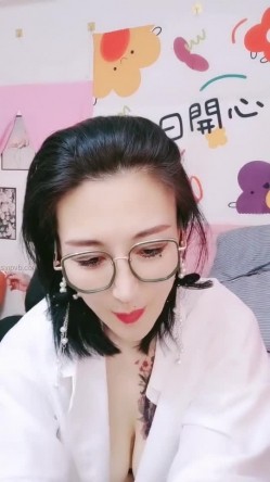 36岁的清风熬阿姨--魅惑浪妇：眼镜一上，秒变荡妇，实属是骚，被叔叔舔的魂儿都飞翘了，两根手指满足你！ 截图13