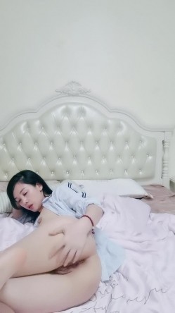 海归风骚少妇露脸一个人的寂寞在家陪狼友发骚，揉奶玩逼听狼友指挥，撅着屁股求草，淫声荡语不断不要错过 截图11