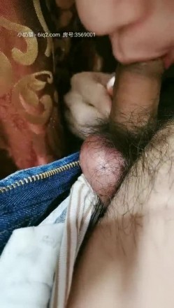 户外姐妹 今天大家在饭店聚餐 我在桌子下面给哥哥口爆 妹妹想要弟弟不给力 截图1