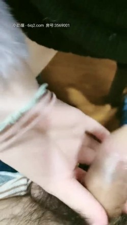 户外姐妹 今天大家在饭店聚餐 我在桌子下面给哥哥口爆 妹妹想要弟弟不给力 截图14