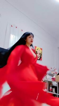 青春无敌，抖音风艺校美少女【杨晓花】定制福利，露脸露点，各种热门BGM裸舞 截图3