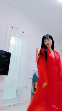 青春无敌，抖音风艺校美少女【杨晓花】定制福利，露脸露点，各种热门BGM裸舞 截图7