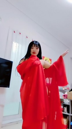 青春无敌，抖音风艺校美少女【杨晓花】定制福利，露脸露点，各种热门BGM裸舞 截图11