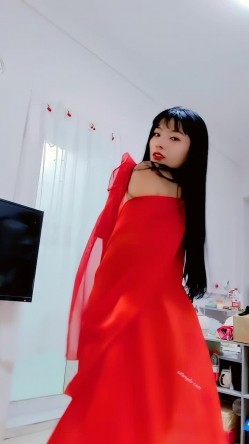 青春无敌，抖音风艺校美少女【杨晓花】定制福利，露脸露点，各种热门BGM裸舞 截图15