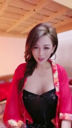 ️精品推荐 ️半糖网红哺乳人妻『蜜桃甜』高清录播13V 超长奶头乳汁喷射大黑牛自慰呻吟 截图4
