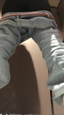 商场女厕近距离 ️高清后拍美女尿尿奢饰品专柜皮裤长腿美女 截图14