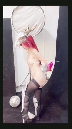 【超美高端罕见露脸露点】极品Cos爆机少女【喵小吉】动漫改新作《怪物猎人:曙光》极致粉穴美乳 截图1