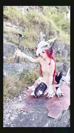【超美高端罕见露脸露点】极品Cos爆机少女【喵小吉】动漫改新作《怪物猎人:曙光》极致粉穴美乳 截图13