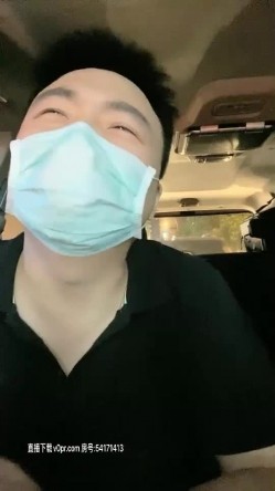 泰国胖导演颜值不错酒窝妹子啪啪，情趣装口交后入猛操，再来个金发妹子双飞 截图1