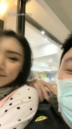 泰国胖导演颜值不错酒窝妹子啪啪，情趣装口交后入猛操，再来个金发妹子双飞 截图5