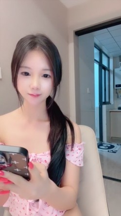 新人校花美少女下海【小岛】沉鱼落雁 闭月羞花 太美了 无毛粉穴 绝美一线天 三点超粉 截图4