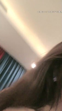 小圆黎央惠颜值不错性感骚女湿身诱惑道具自慰，特写手指扣逼假吊口交上位骑坐抽插 截图3