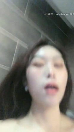 小圆黎央惠颜值不错性感骚女湿身诱惑道具自慰，特写手指扣逼假吊口交上位骑坐抽插 截图6
