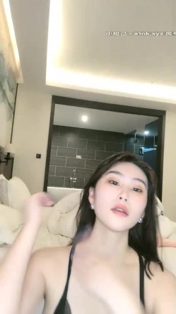小圆黎央惠颜值不错性感骚女湿身诱惑道具自慰，特写手指扣逼假吊口交上位骑坐抽插 截图7