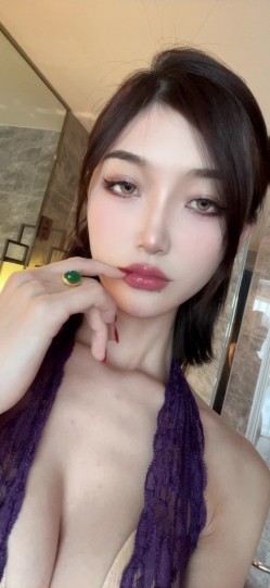 极品网红露出 脸红Dearie 微圈密劲爆福利女神淫靡反差自拍 蜜尻大长腿丝袜制服诱惑 顶级完美身材 有钱人的玩物 截图1