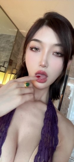 极品网红露出 脸红Dearie 微圈密劲爆福利女神淫靡反差自拍 蜜尻大长腿丝袜制服诱惑 顶级完美身材 有钱人的玩物 截图3