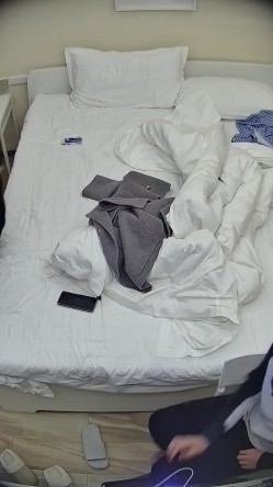 酒店偷拍 大学生情侣蓝衬衫气质美女被操后喜欢用双脚踩舔狗男朋友脸 截图13